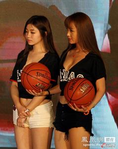 jumlah anggota tim dalam permainan bola basket saat pertandingan adalah pemain Mobis muncul di Gimnasium Ulsan Dongchun dengan hadiah Santa